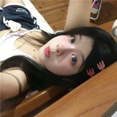 黑衣女孩